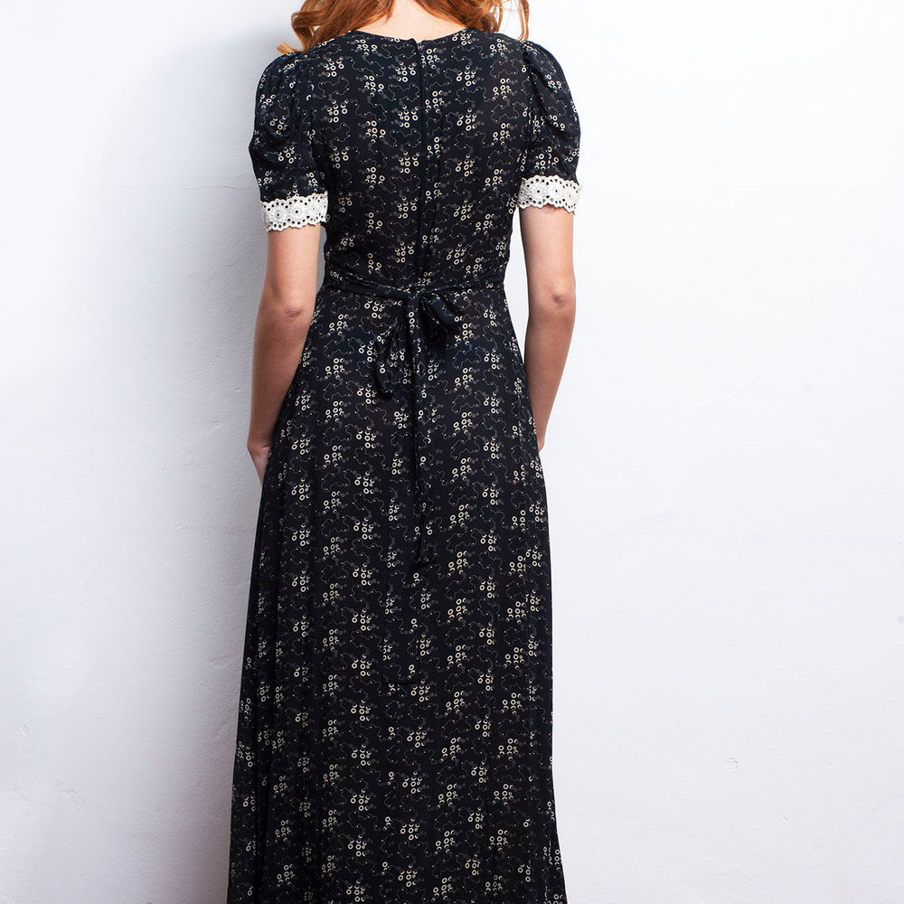 
                  
                    70s Maxi Dress Lace Trim freeshipping - Lovers Vintage
                  
                